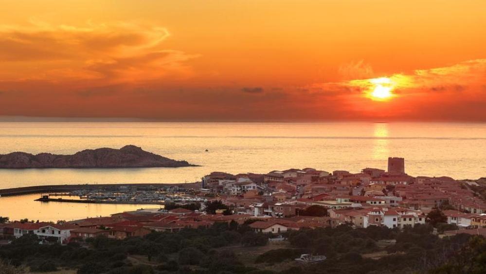 Holiday Home Isola Rossa Exterior foto
